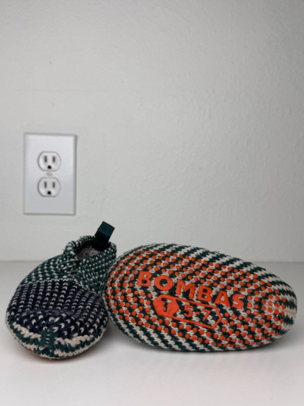 EUC Bombas Toddler Slippers size 5-7 Green Non-Slip Bottoms